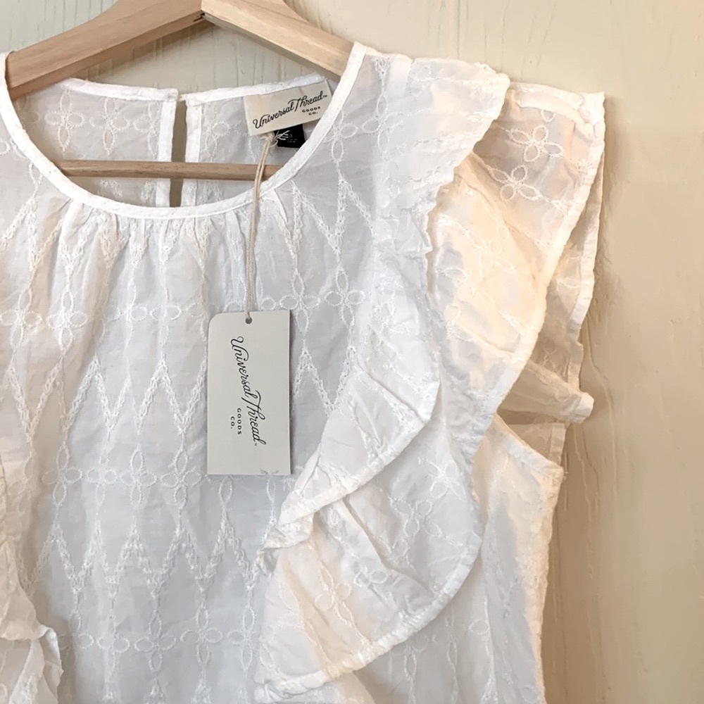 NWT Universal Tread Eyelet Ruffle Sleeve Top